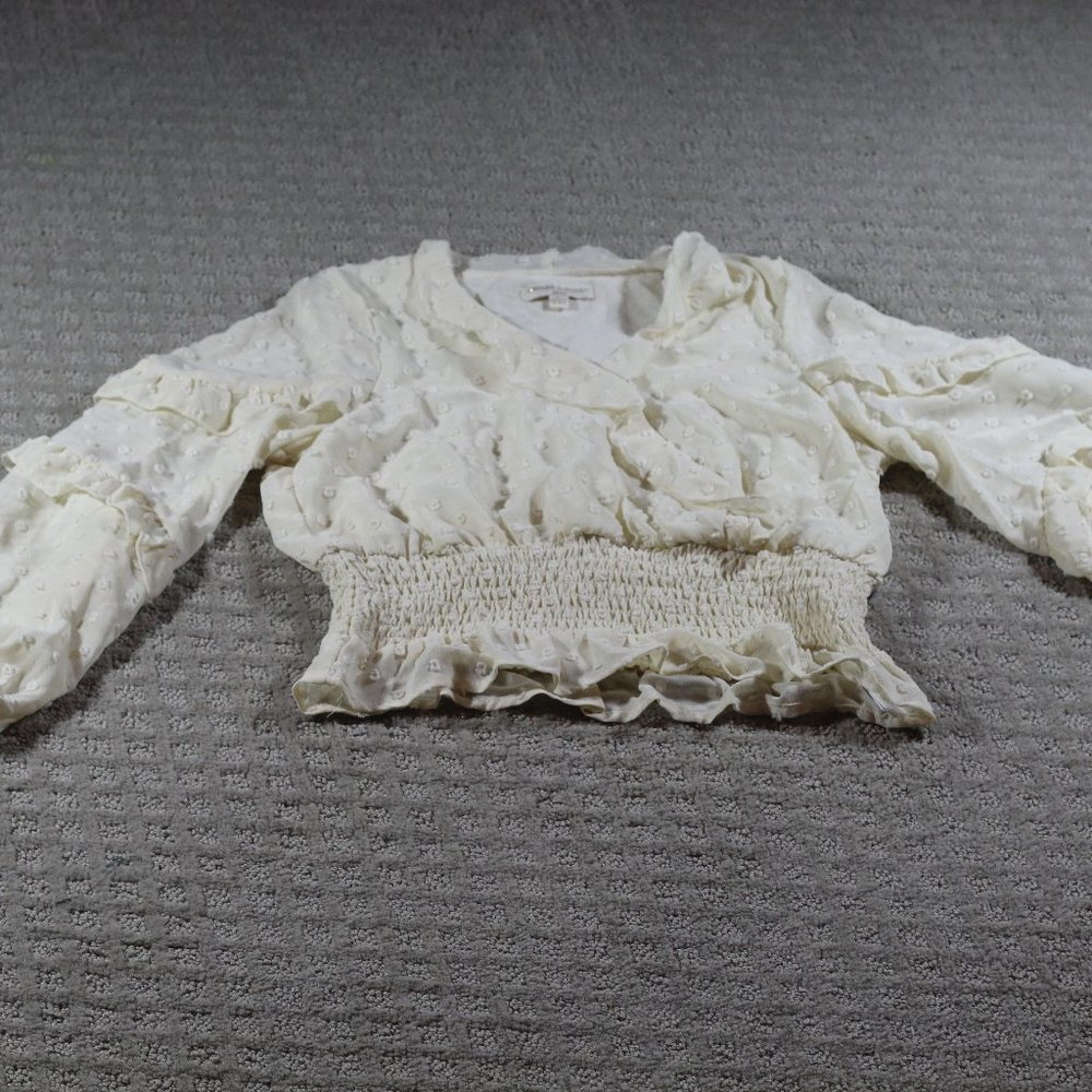 Super CUTE Chelsea and Violet Size Large Cream Puffy Sleeve Cropped Blouse